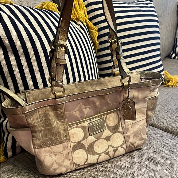 Coach Shoulder Bag (Peeling) - Picture 12 of 12